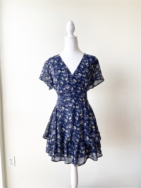 miami Dresses & Skirts - Navy Floral Wrap Mini Dress Size L
